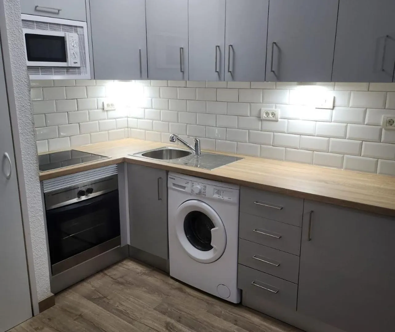 Lovely 1 Bed Apartment In Castle Harbour C108 Los Cristianos  Španělsko