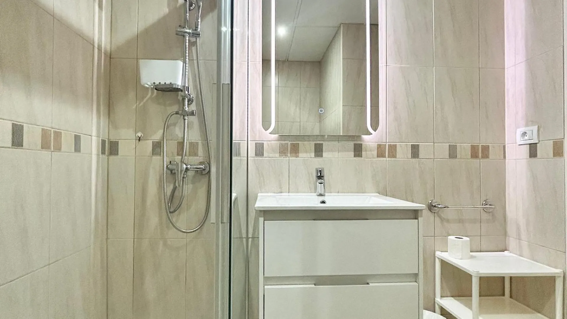 Lovely 1 Bed Apartment In Castle Harbour C108 Los Cristianos  Spain